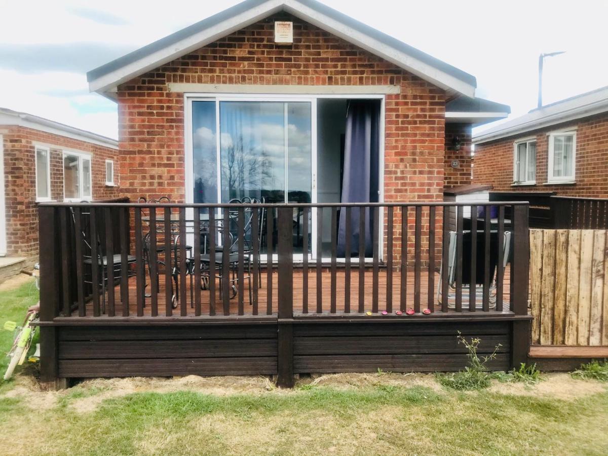 Leysdown-On-Sea Saddlebrook Holiday Park 3 Bedroom Brick Built Chalet Bungalow Kültér fotó